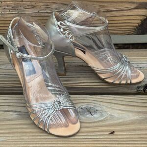 Stephanie Professional Ballroom dance shoes. Silver sandals Size 8.5 M